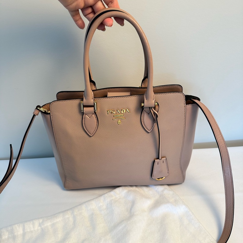 Authentic crossbody and double handle tote from Prada in a pinkish beige. - Picture 4 of 15